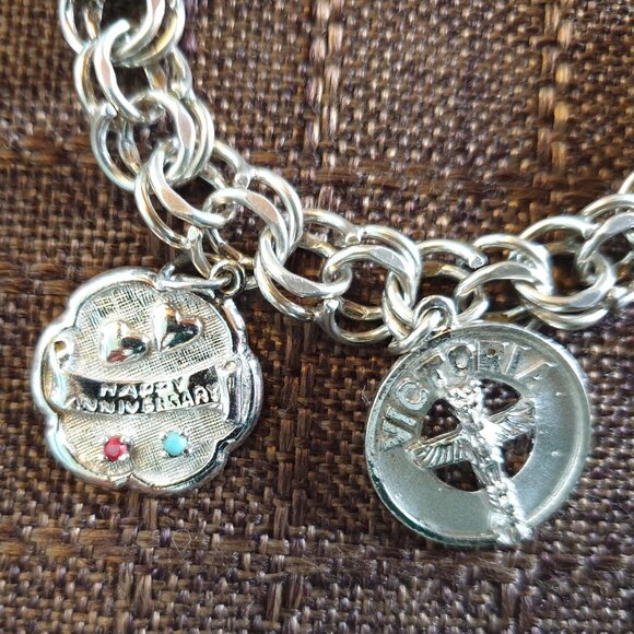 Rare Chunky Vintage Sterling Silver Commemorative Charm Bracelet – 39 grams - Picture 5 of 16